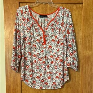 Jones New York Signature Red, White, Tan & Blues Floral 3/4 Sleeve Blouse